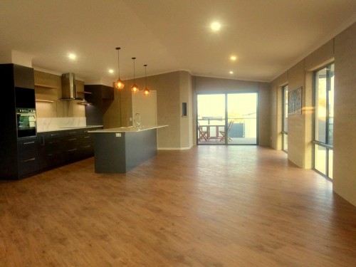 10 Sanderson Rd kitchen, dining and living