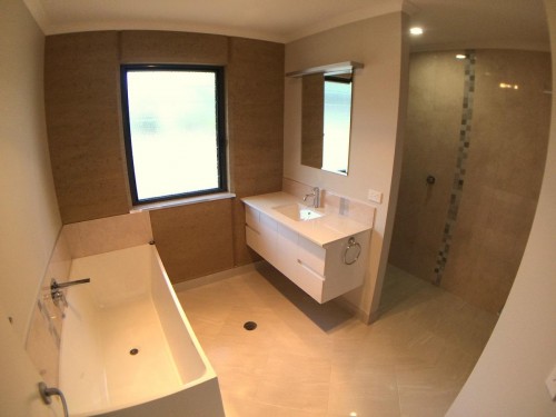10 Sanderson Rd bathroom
